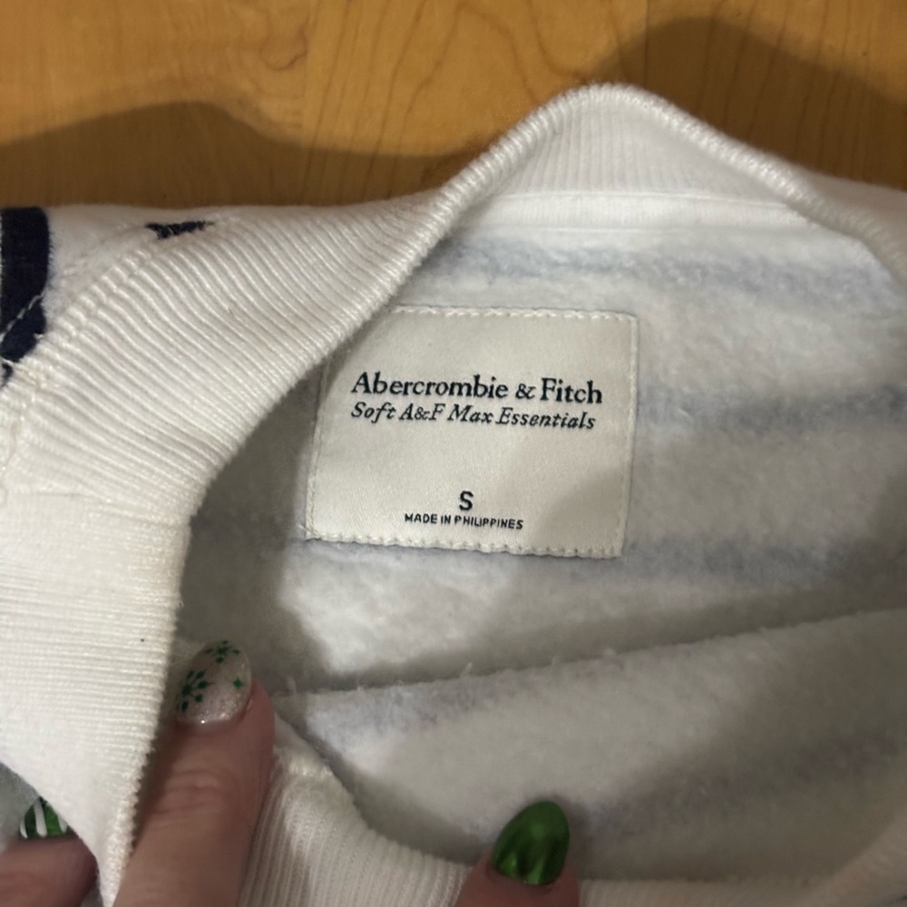 Abercrombie soft essentials White and Black Sweater sz Small nWOT - Picture 2 of 3